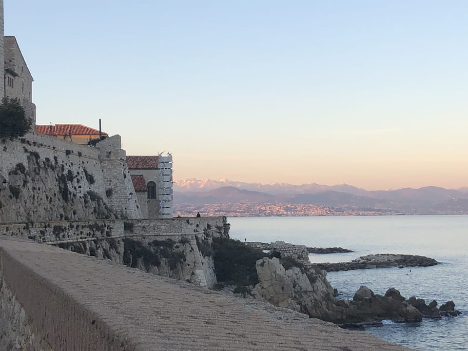 Take a promenade along the town walls, just a few steps from the apartment.