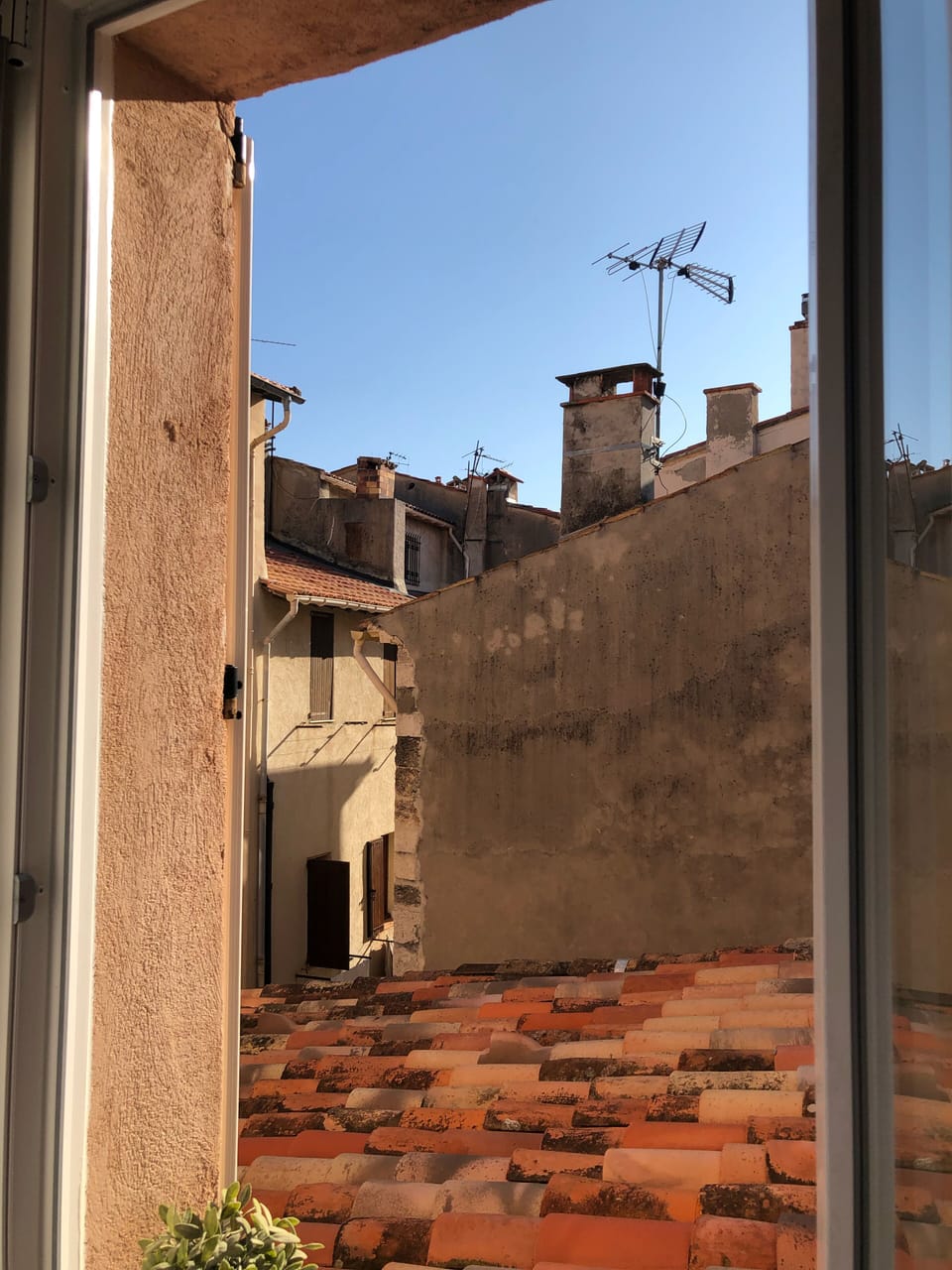 Large south facing (newly double glazed) windows.