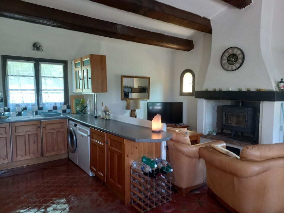 Kitchen freezer dishwasher washing machine oven hob microwave air fryer 