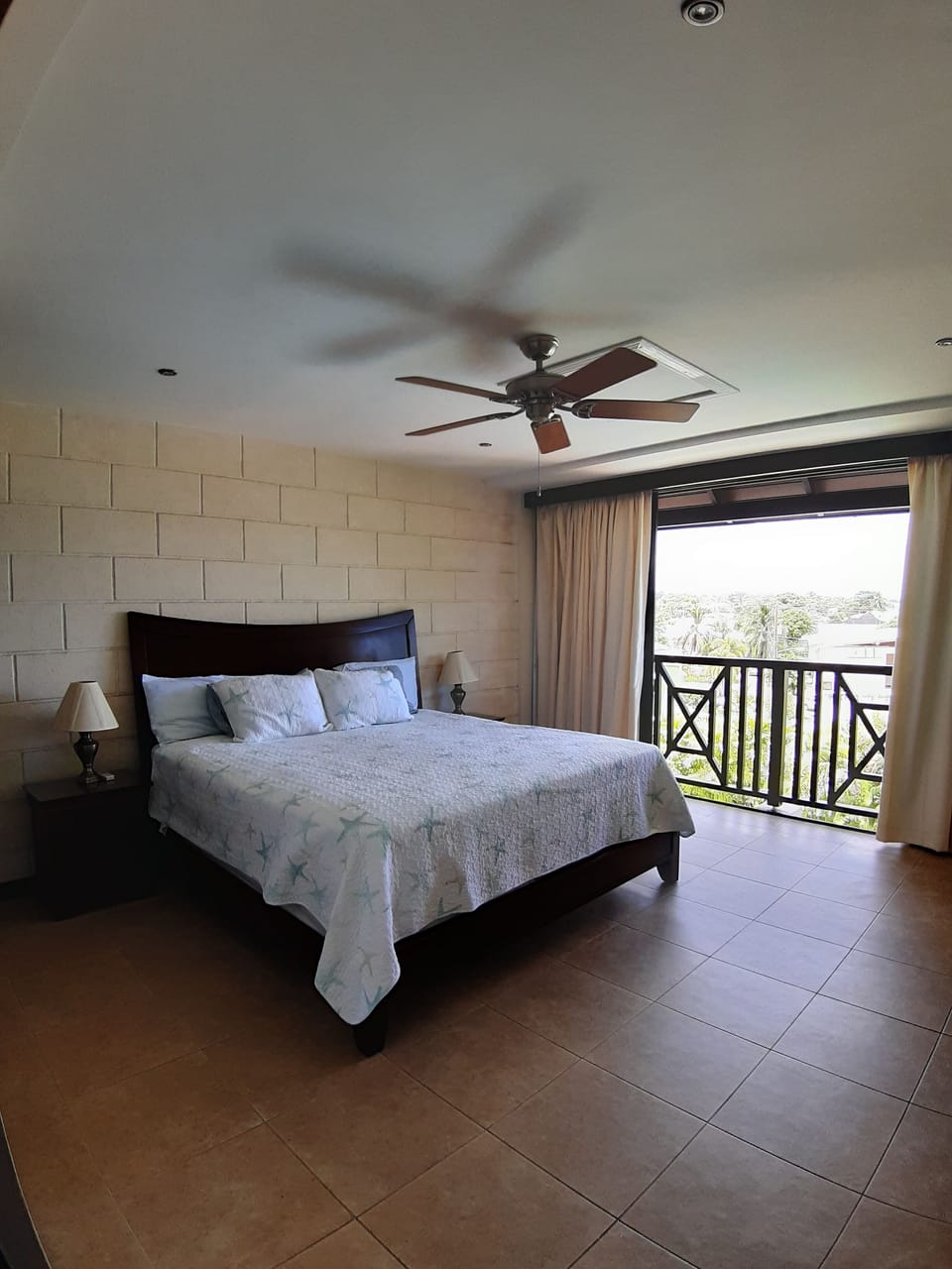 Super king size bed, overlooking the pool.
A firm mattress, or softer topper.