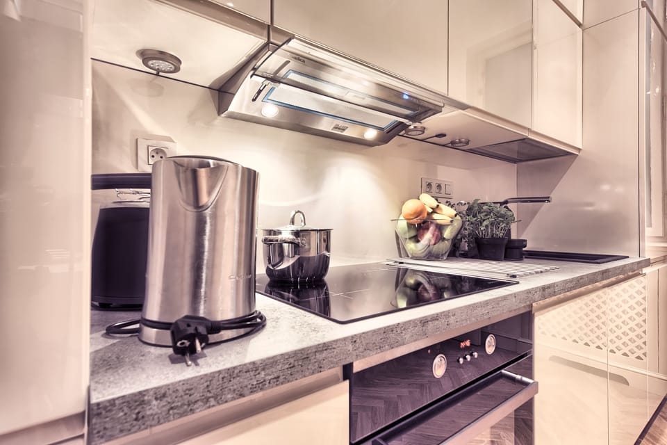 Modern, fully equipped kitchen
