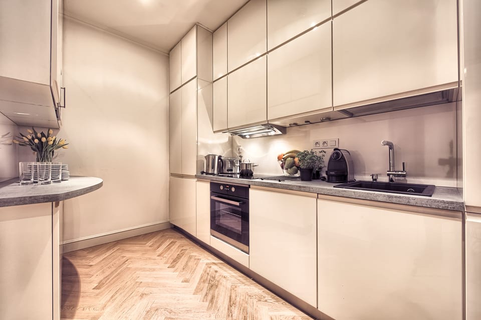 Modern, fully equipped kitchen