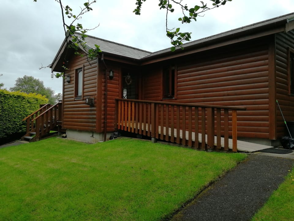 Side elevation.Ramp for easy access.