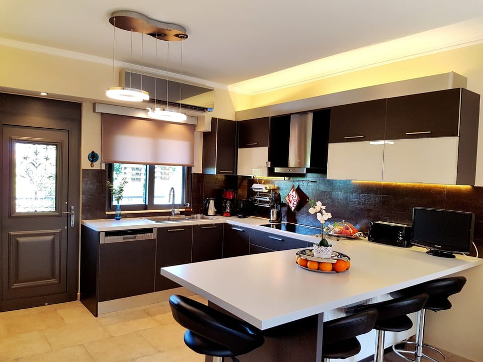 Main kitchen