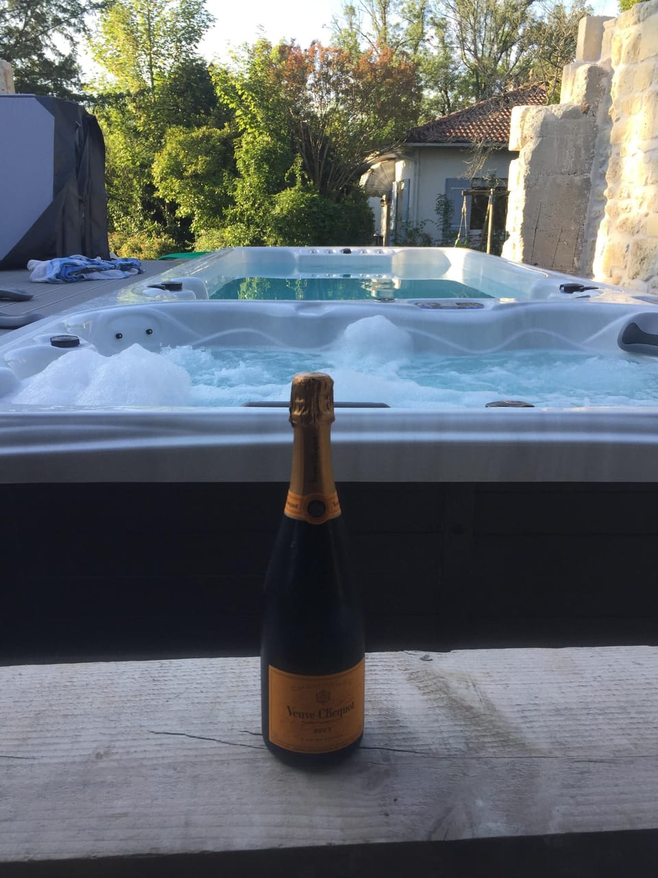 Outdoor spa tub