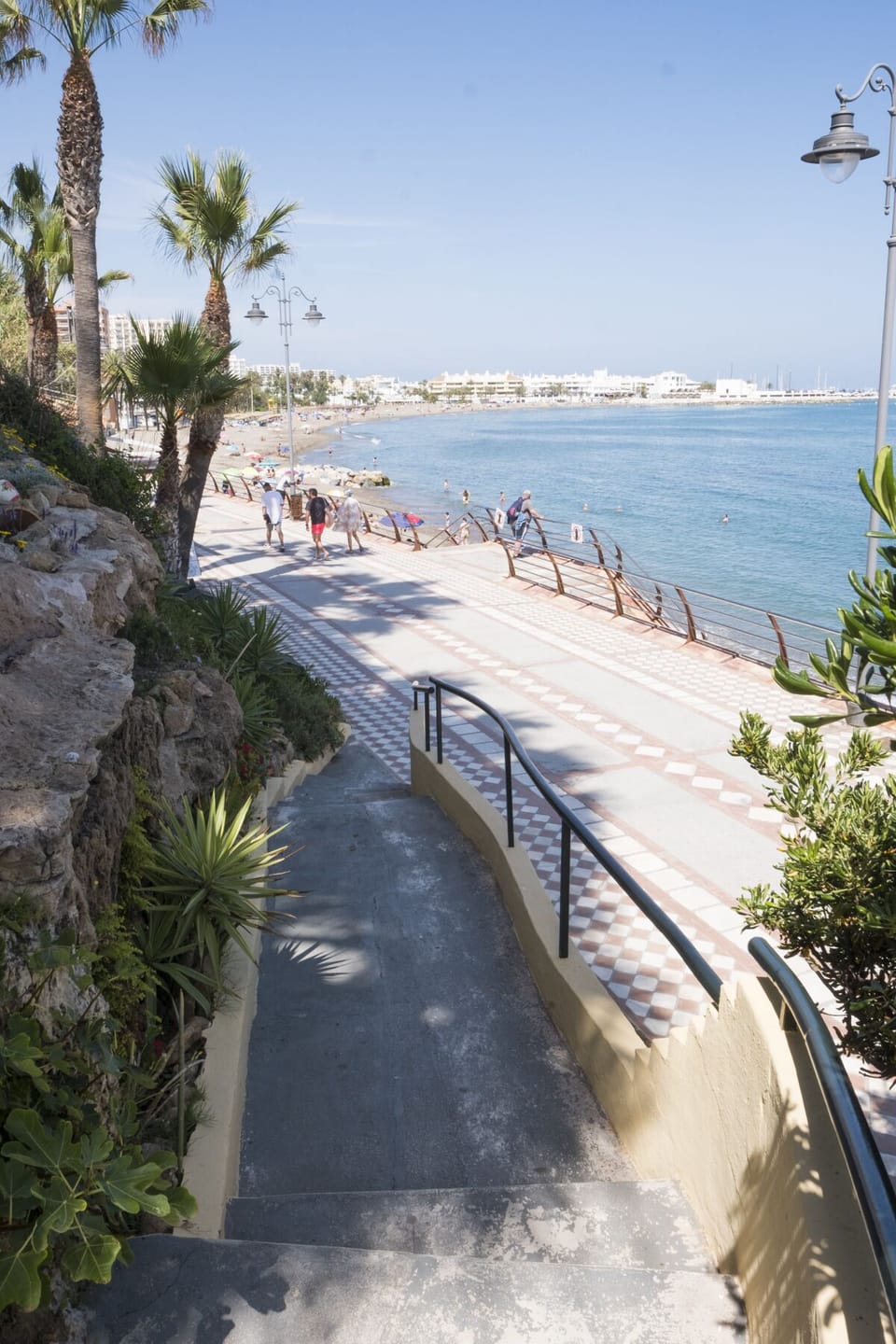 Direct access to the beach from the pool and the garden. 