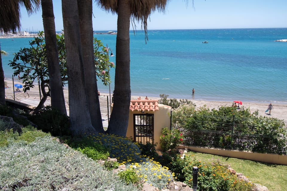 Direct access to the beach from the pool and the garden. 