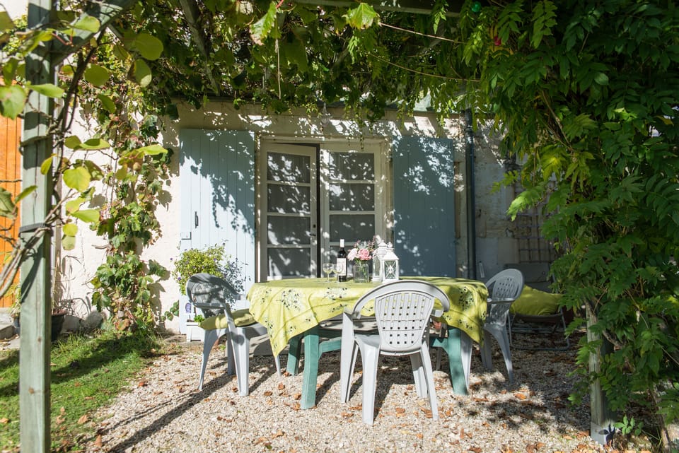 Private un overlooked terrace