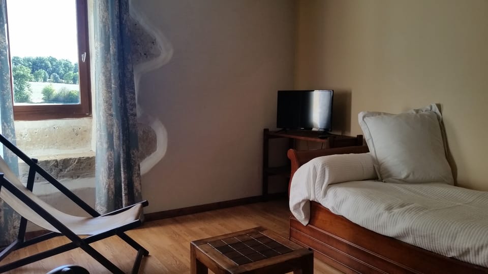 The blue room, Guest houses in GERS, domain Magnas Bed and Breakfast in Occitanie