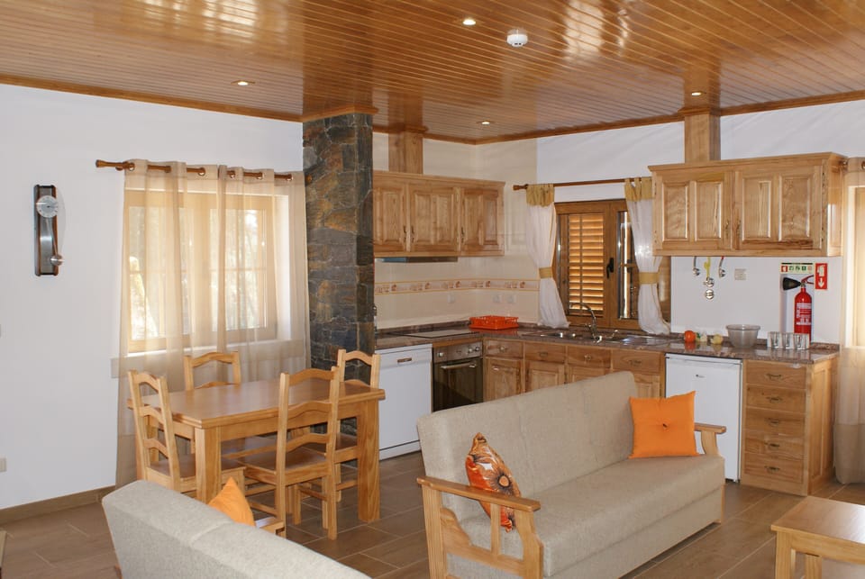 Casa da Eira - Sala de estar e cozinha