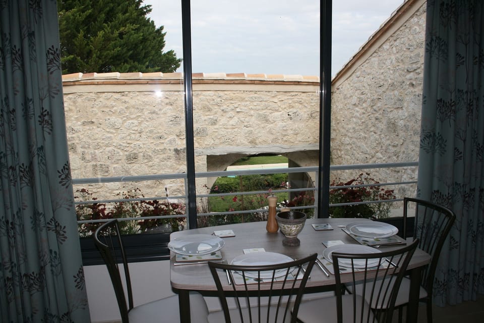 La Seoune dining area overlooking courtyard