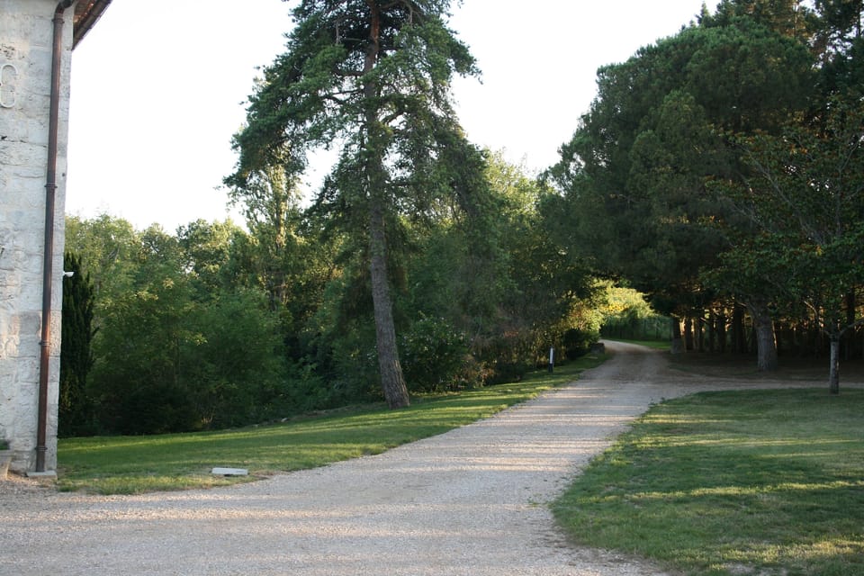 Approach to Manoir from Entrance