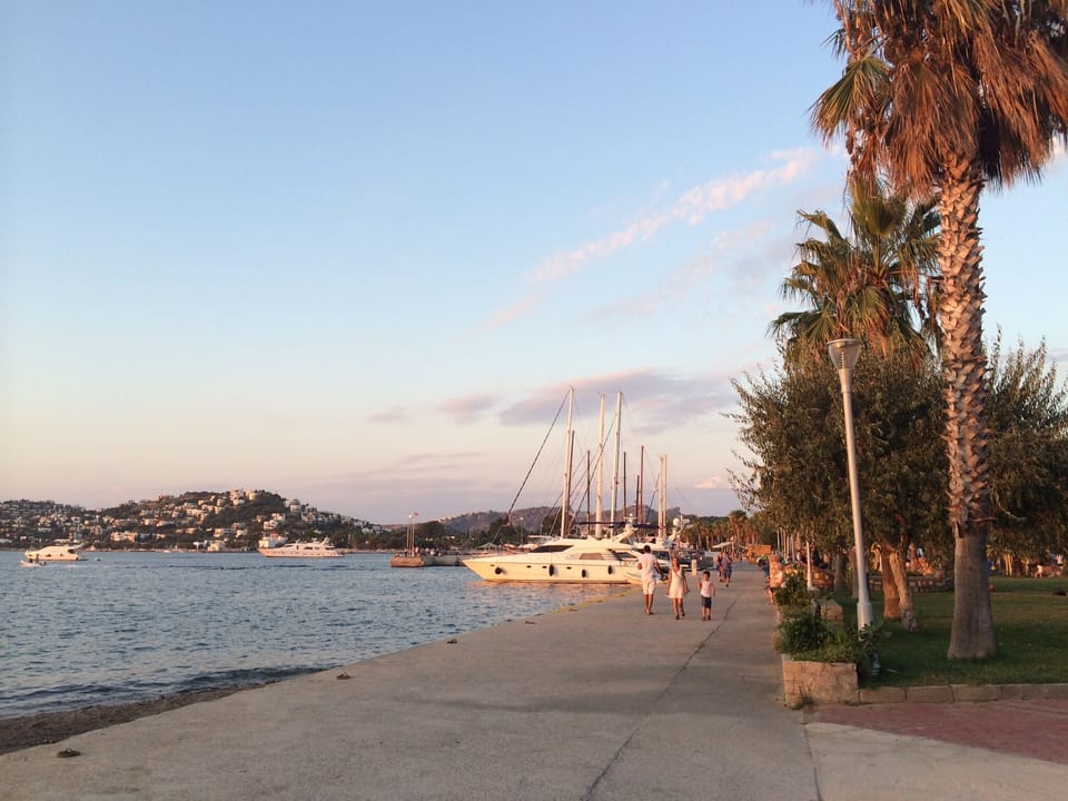 waterfront Yalıkavak next to the marina