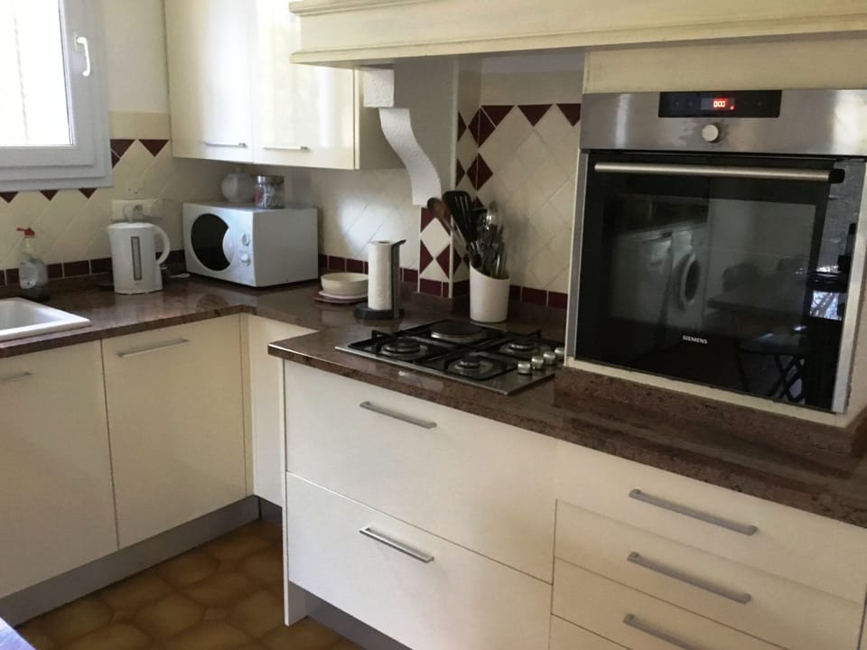 full size oven, hob etc.