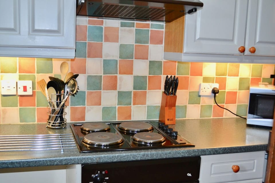 Fully fitted kitchen