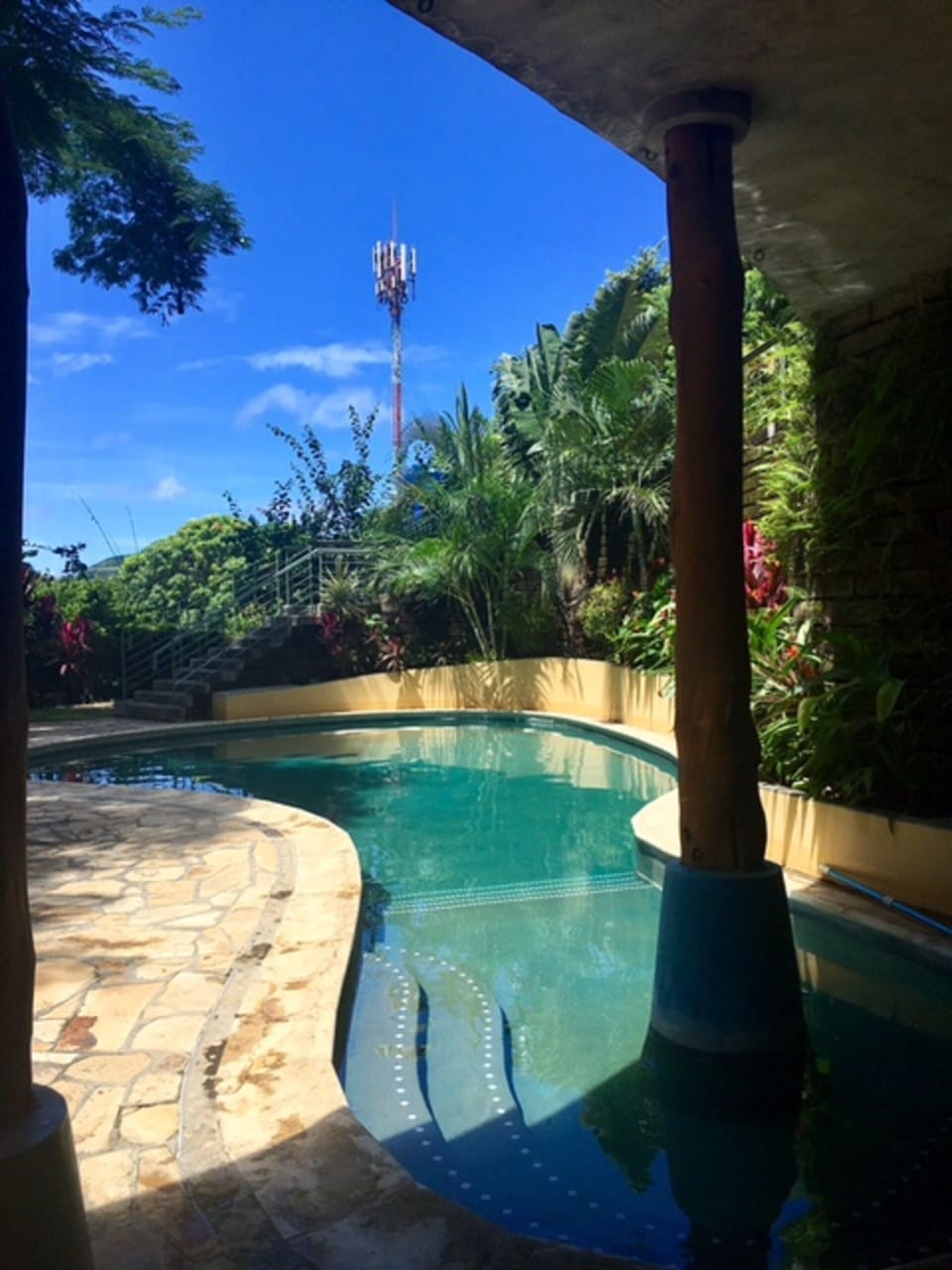 
Partly shaded grotto, good for children
Communal 2 lounge chairs and 2 chairs