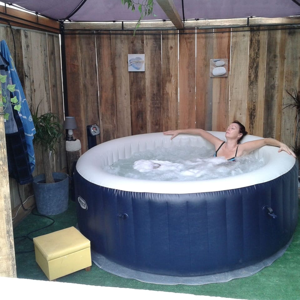 Indoor spa tub