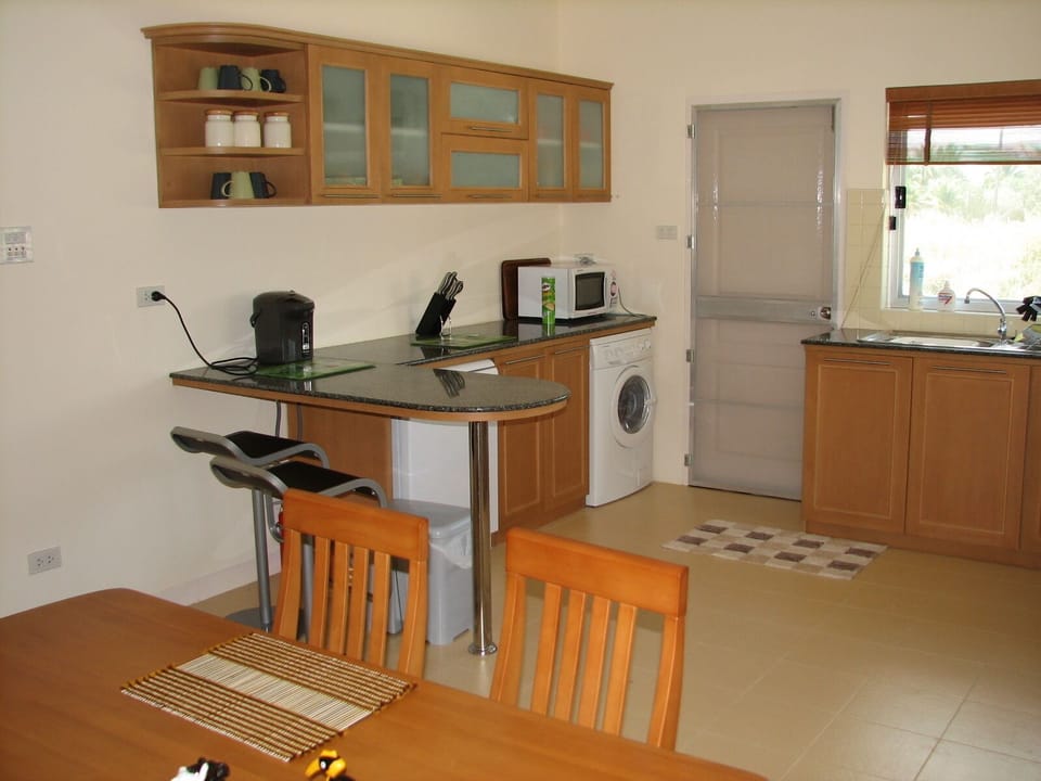 Kitchen /dining area