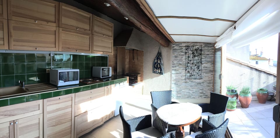 Sunlit veranda kitchen, breakfast area opening to the rooftop terrace