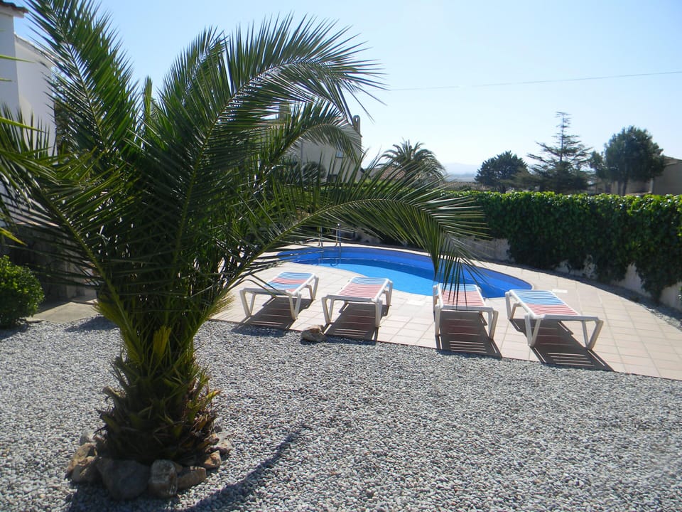 Private Swimming Pool and secluded garden