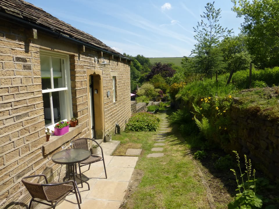 Cosy Cottage tucked away in a quaint village. Gorgeous scenery on the doorstep.