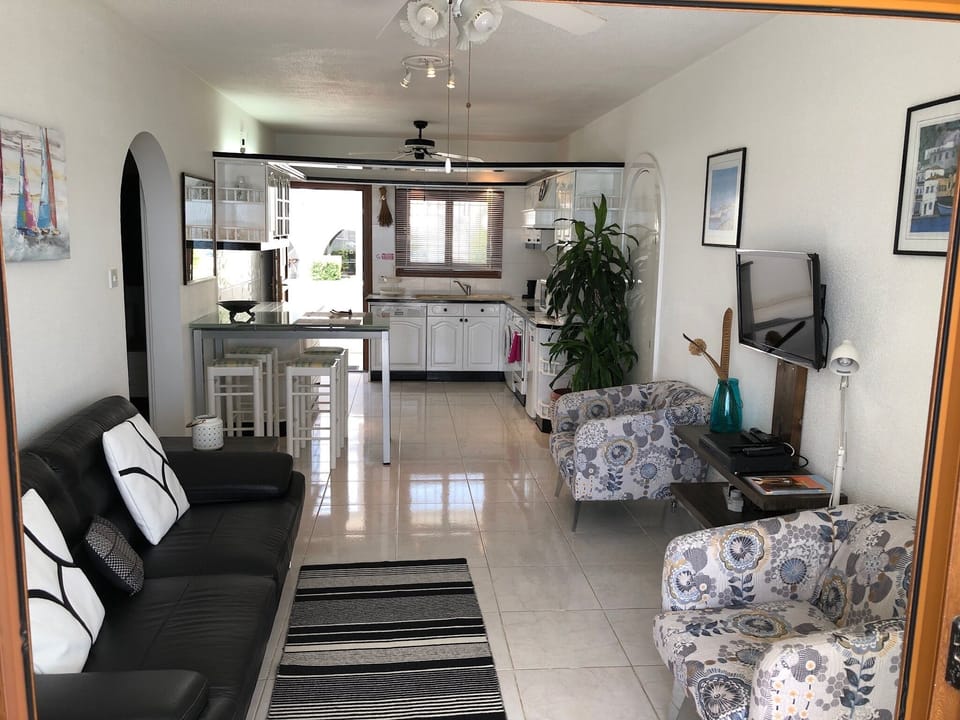 Open plan living/dining/ kitchen area