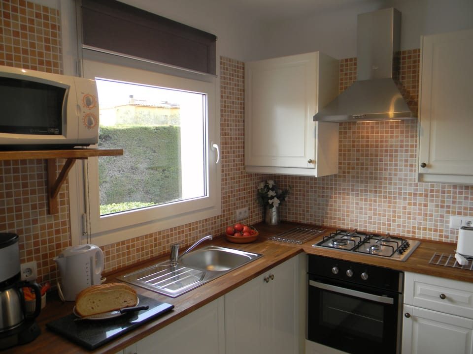 Fully equipped modern kitchen