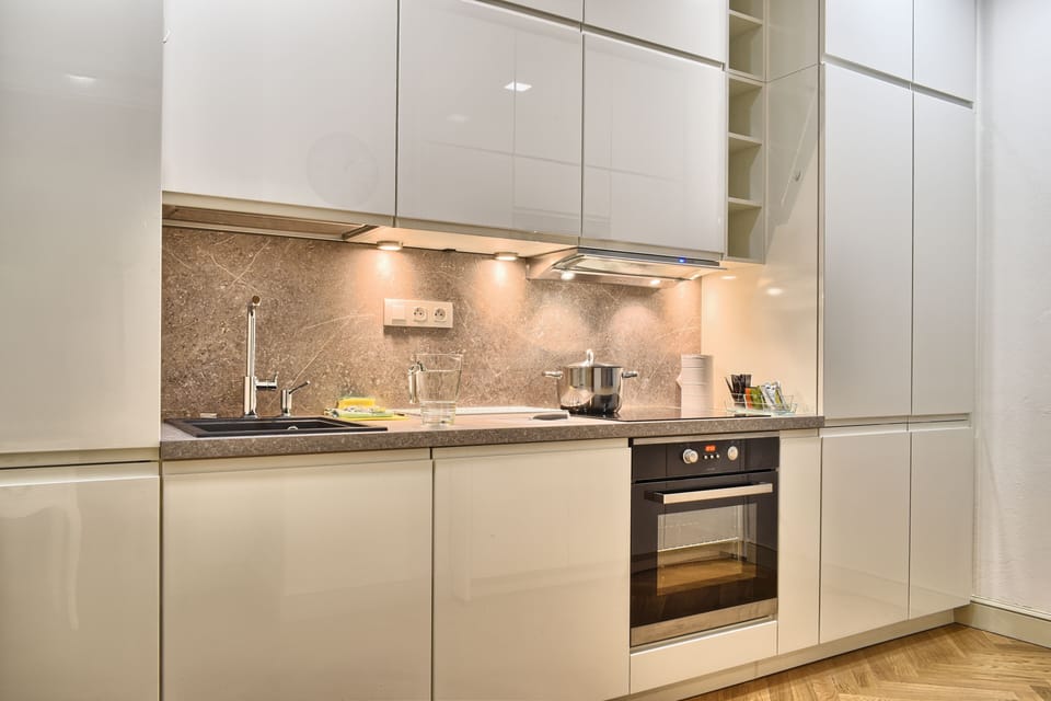 Modern, fully equipped kitchen