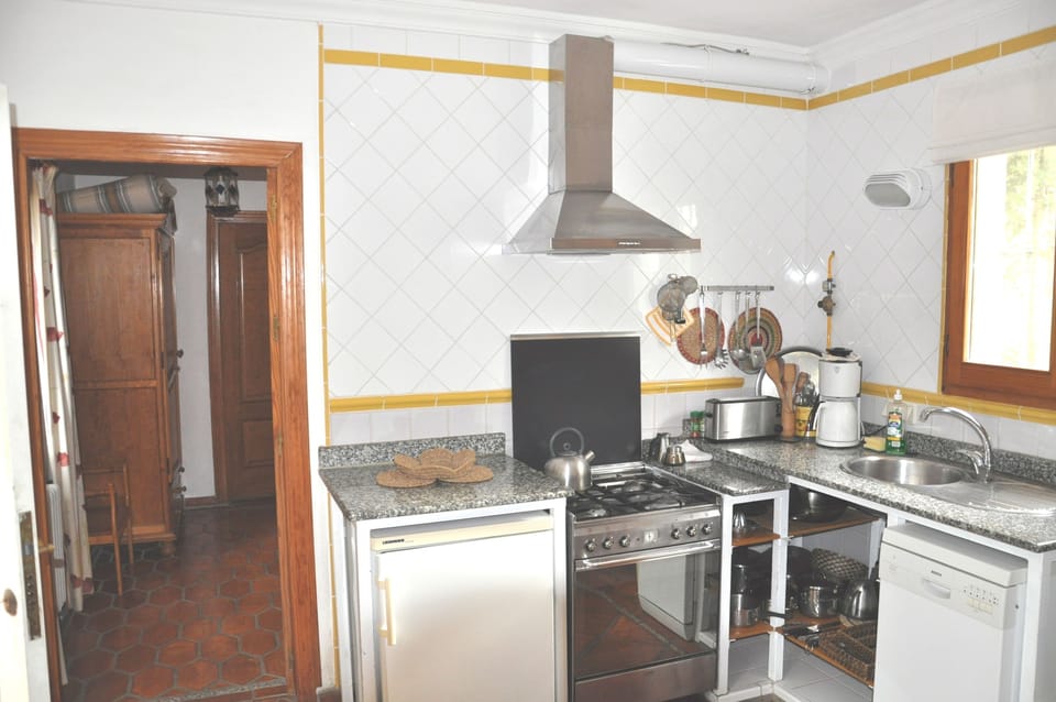 Well equipped kitchen.
