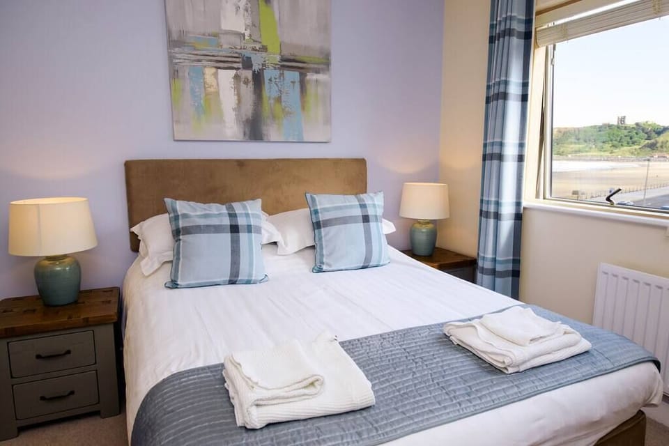 Master Bedroom - King Size Bed - En Suite