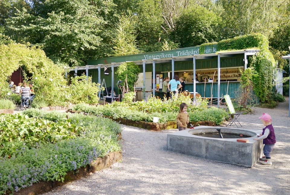 Vinterviken botanical garden (1 km) recreational area (cafes, walking, swimming)