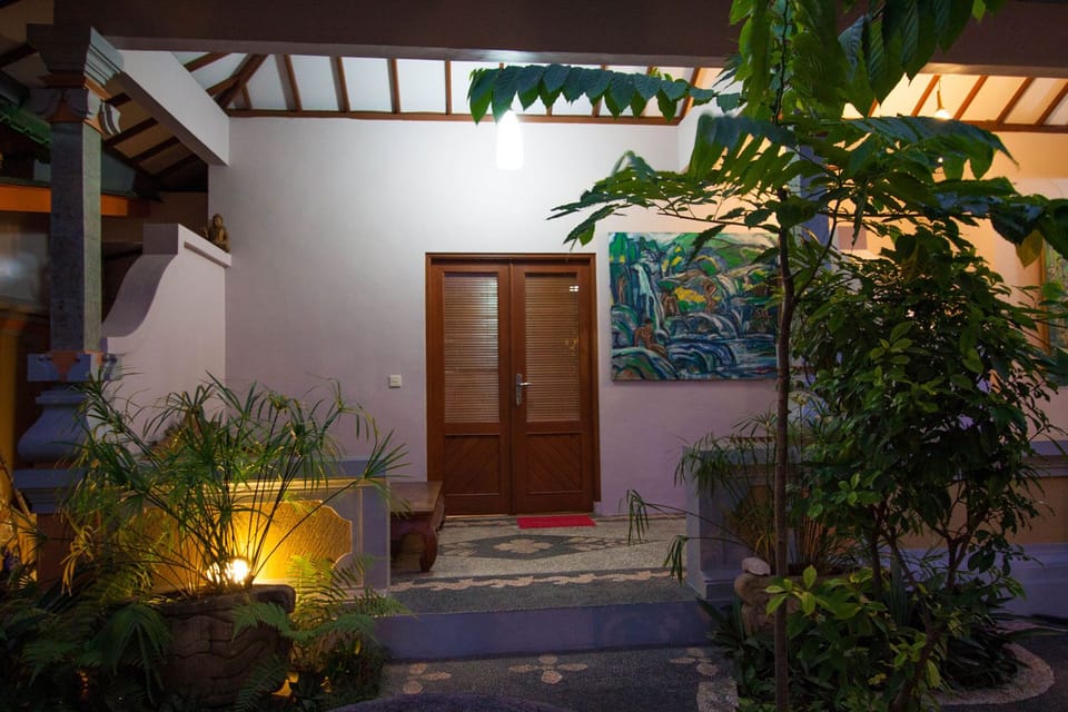 Traditional 8br Villa Central Seminyak 