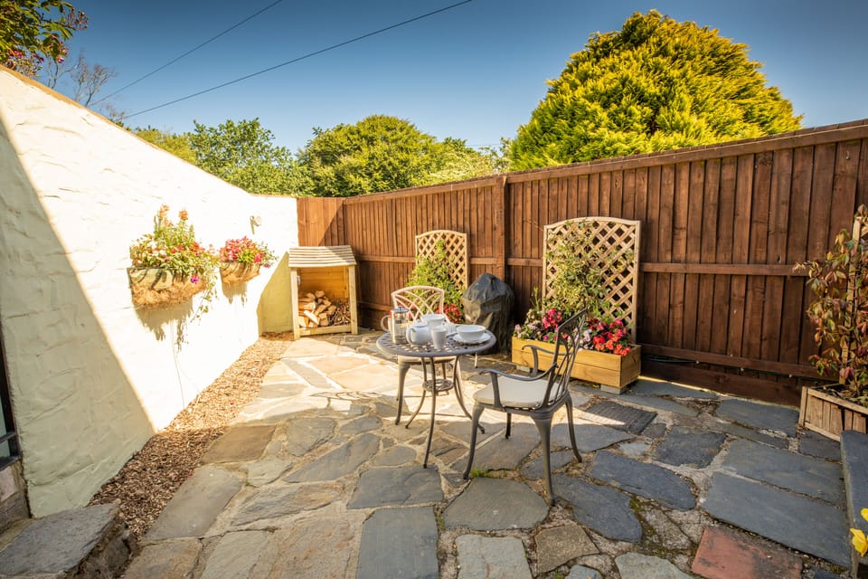 The Old Chapel - Courtyard garden