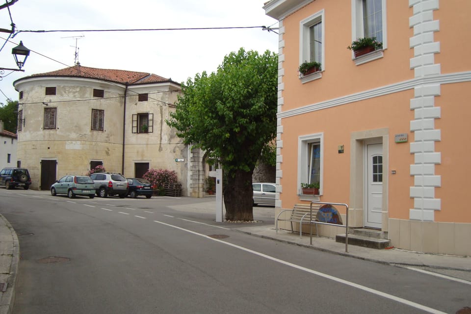 apartment is near old fortress