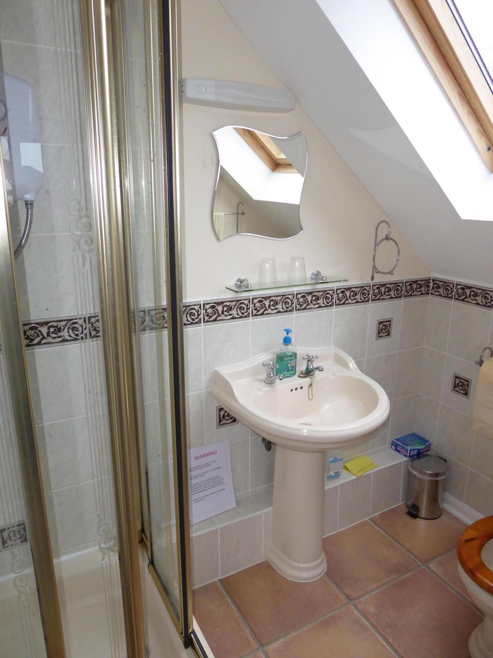 Master Bedroom en-suite bathroom