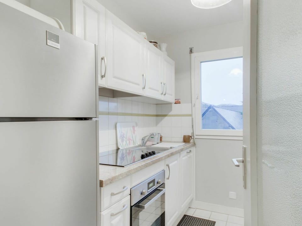 Cabinetry, Property, Building, Kitchen Appliance, Kitchen, Home Appliance, Floor, Major Appliance, Flooring, Material Property