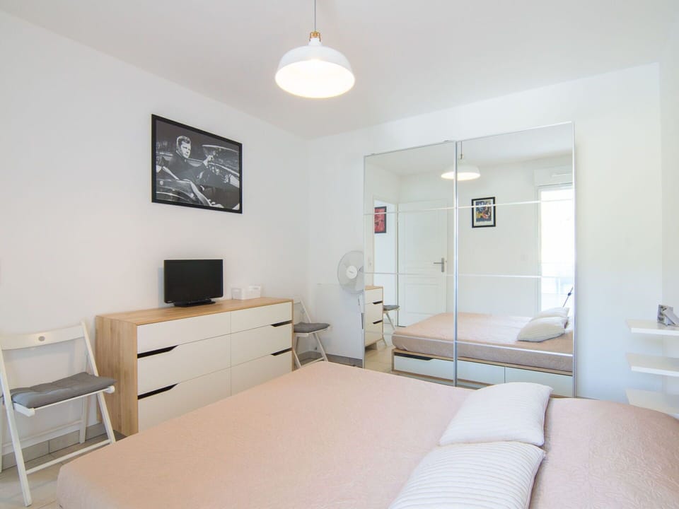 Room, Interior Design, Property, Floor, Bed, Wall, Chest Of Drawers, Ceiling, Drawer, Furniture