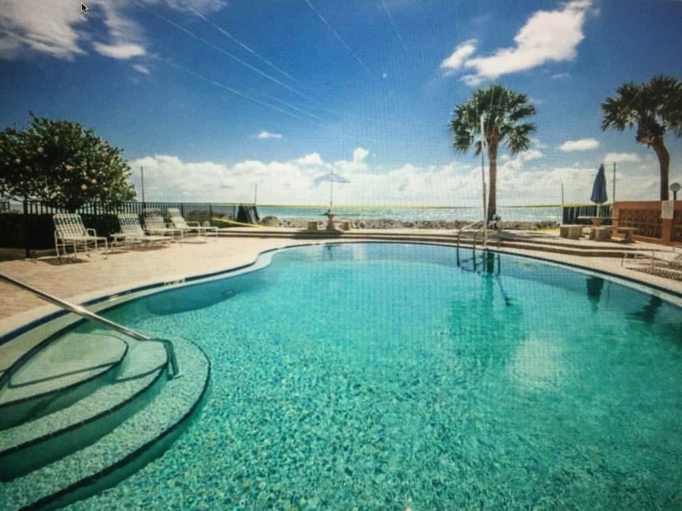 Private Pool and Private Beach 

