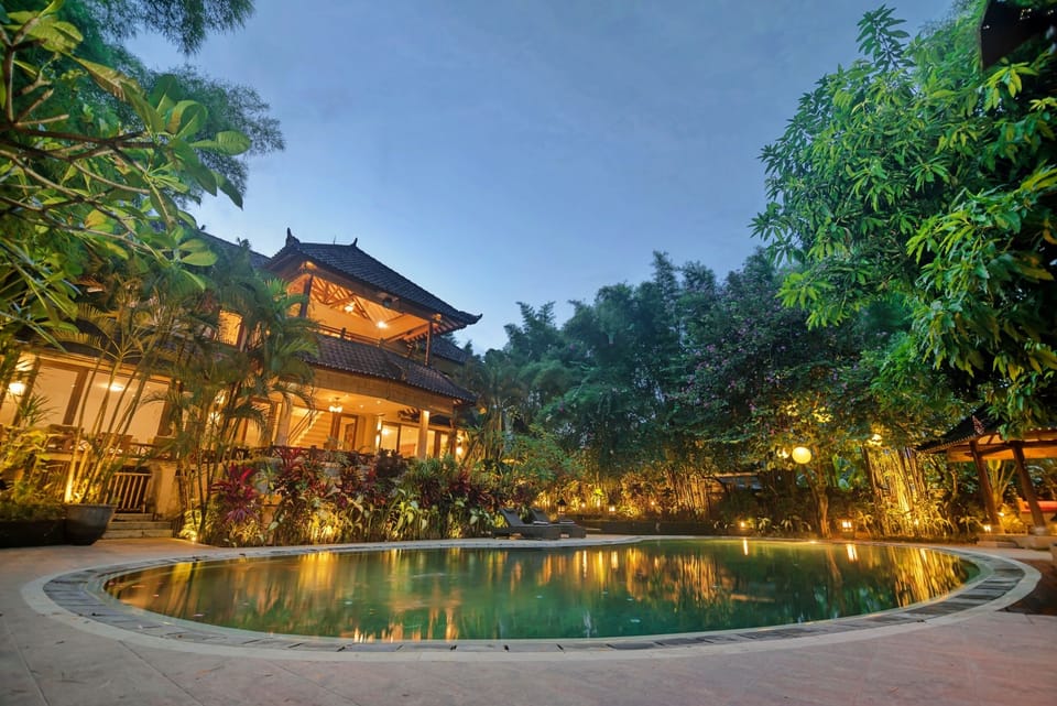 Jessica Estate - so beautiful at night!
