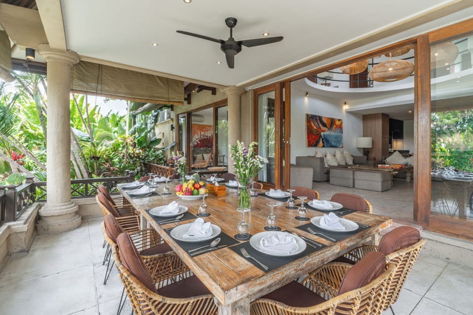 Private chef-prepared breakfast included.