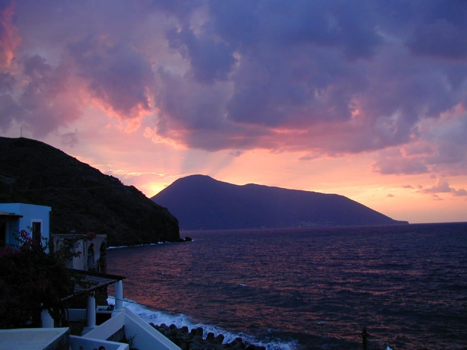Vista su Salina di al tramonto