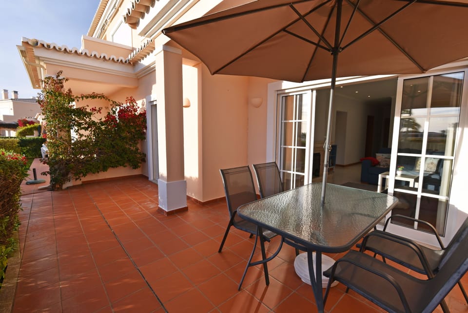 outdoor dinning area