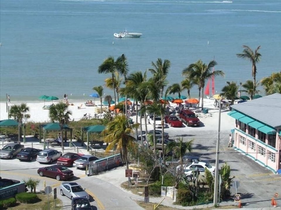 Veiw of the beach from our eight floor condo.  Doc's beach house cafe is great
