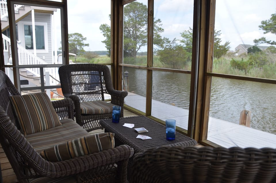Screened in porch 10 feet from the canal.