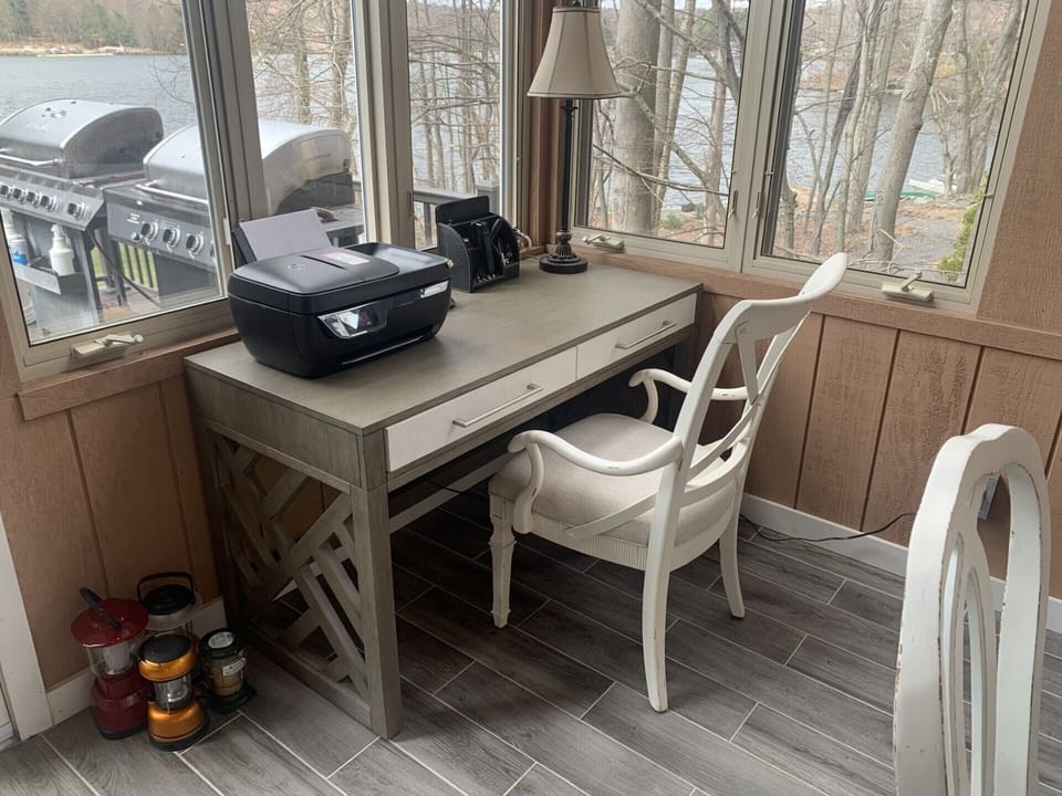 WORKSTATION WITH A VIEW OF THE LAKE.