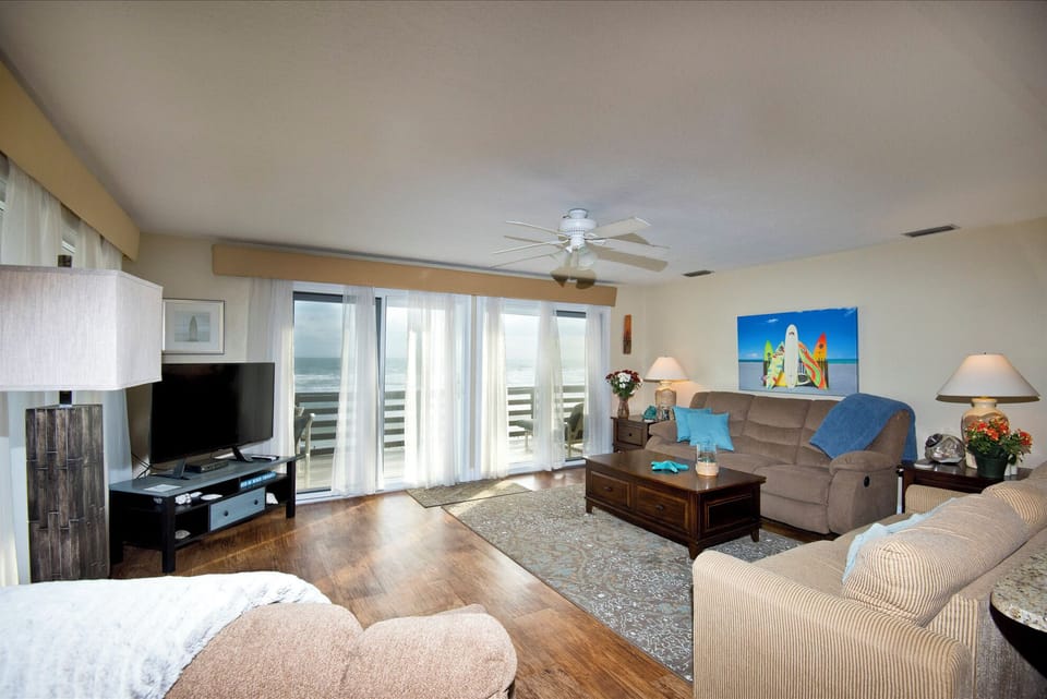 Fish Unit - Upstairs North - Living Room w/ Balcony & Oceanfront
