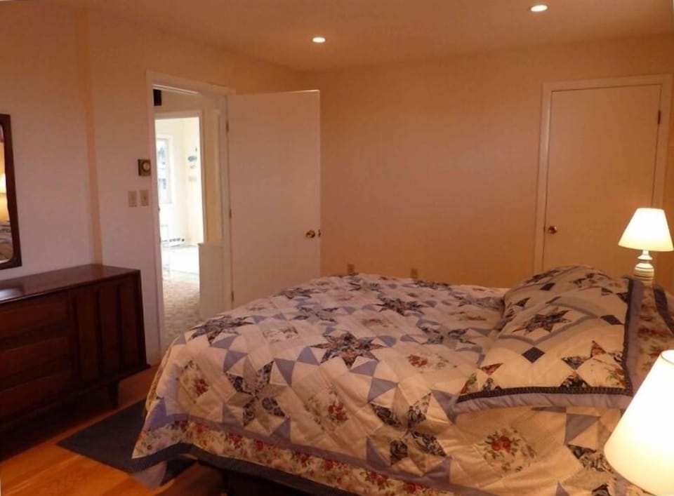 OceanSong - Bedroom