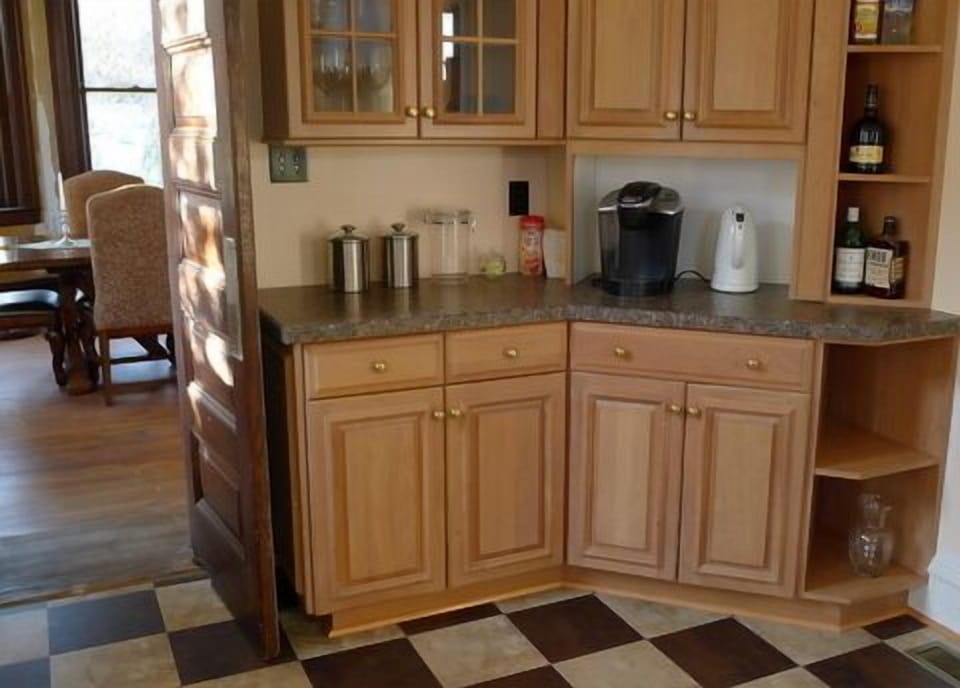 Beverage station with Keurig as well as standard coffee maker