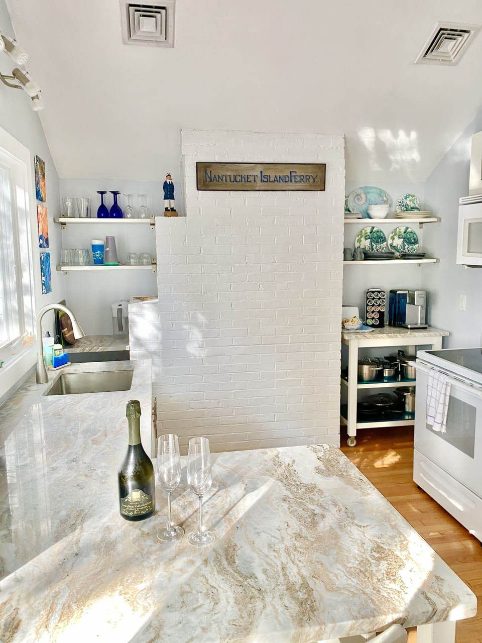 Fully stocked kitchen including lobster 🦞 pot & accessories available on request