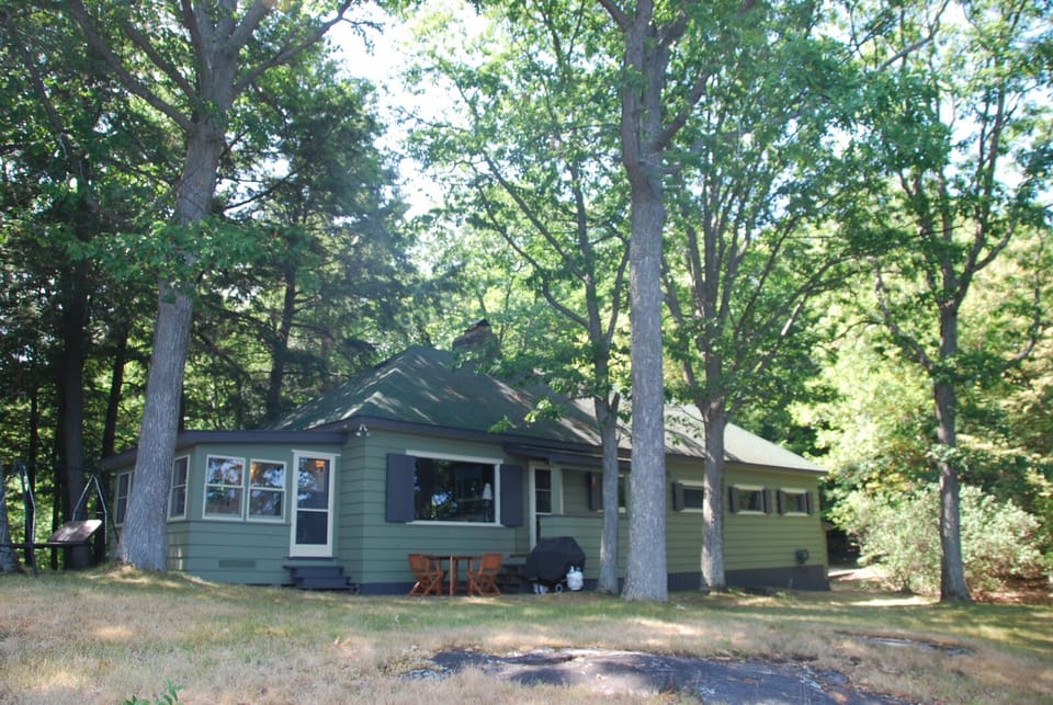 Cottage - full view of the lake
